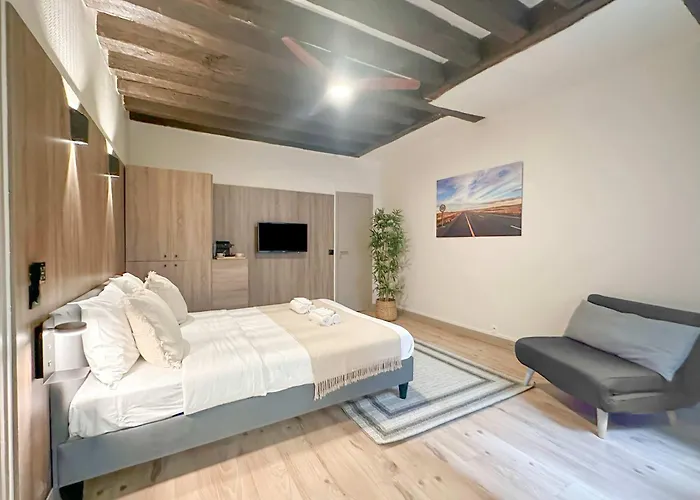 Elegant Studio Steps Away From Iconic Landmarks