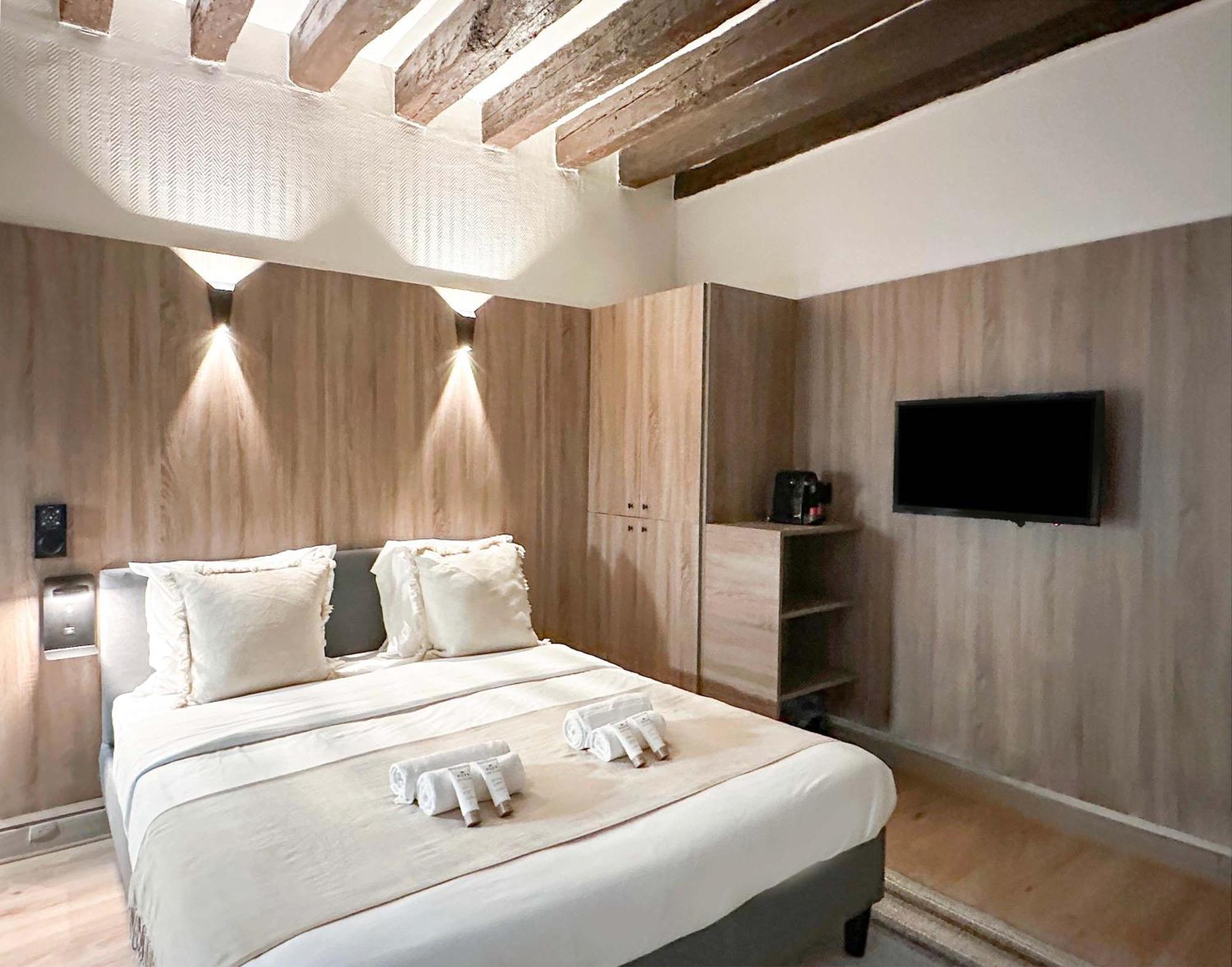 Appartement Elegant Steps Away From Iconic Landmarks